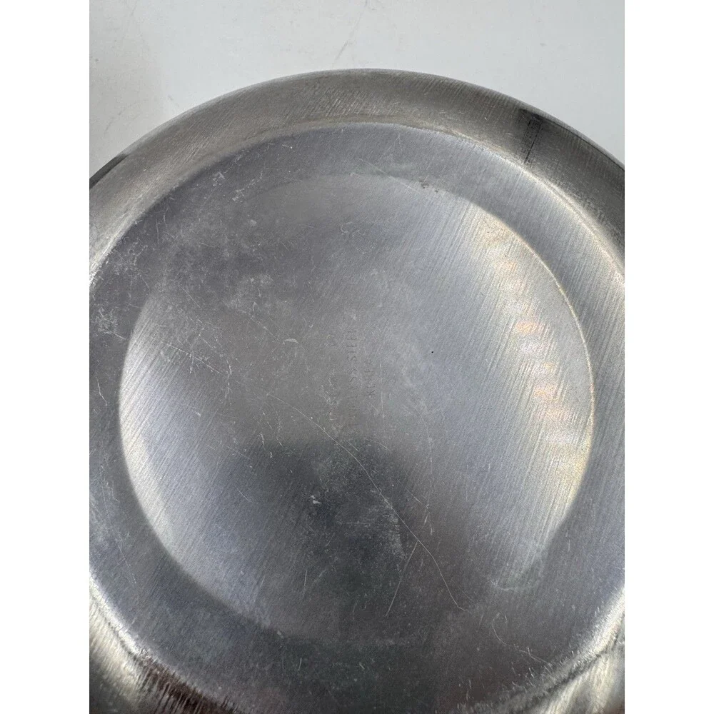 Set of 2 Interpur Stainless Measuring Bowls with Handles and Spouts 1Qt and 2 Qt